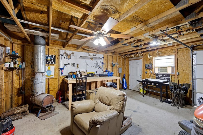 Move right into this beautifully updated 3-bedroom, 1.5-bath - photo 8
