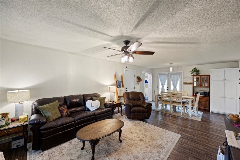 Move right into this beautifully updated 3-bedroom, 1.5-bath - photo 10
