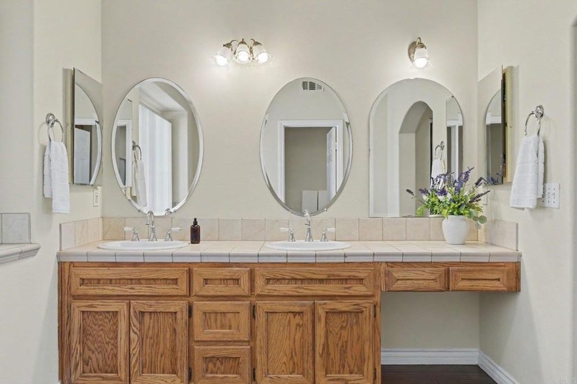 This inviting 3-bedroom, 2.5-bath home is located in the heart - photo 27