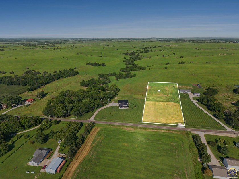Exceptional Barndominium Living on nearly 5 Pristine Acres - photo 33