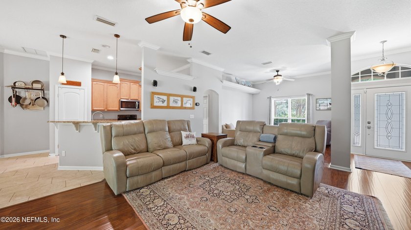 Welcome to a spacious home nestled in the desirable North Creek - photo 4