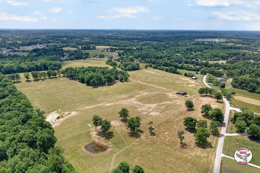 Positioned in a peaceful country setting near the city limits of - photo 2
