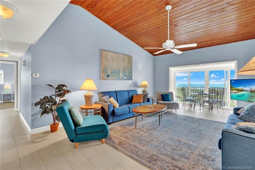 OCEANFRONT - Must see this cute and cozy 2/2 oceanfront condo - photo 4