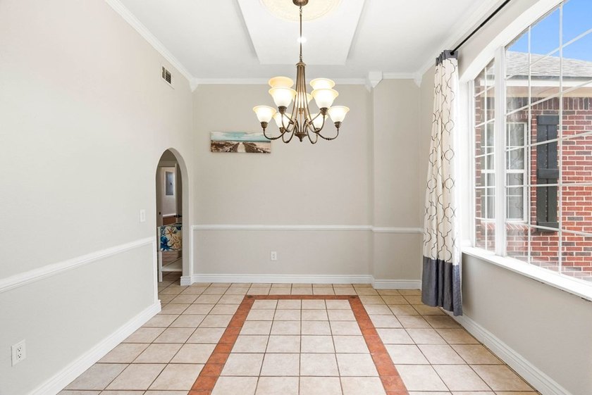 Come see this traditional 4 bedroom, 3 1/2 bath home situated on - photo 6