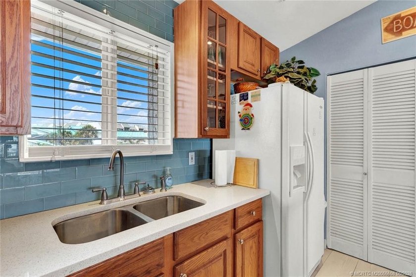 OCEANFRONT - Must see this cute and cozy 2/2 oceanfront condo - photo 10