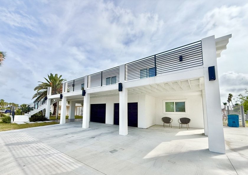 Don't miss this classy contemporary coastal charm on Key Allegro - photo 3