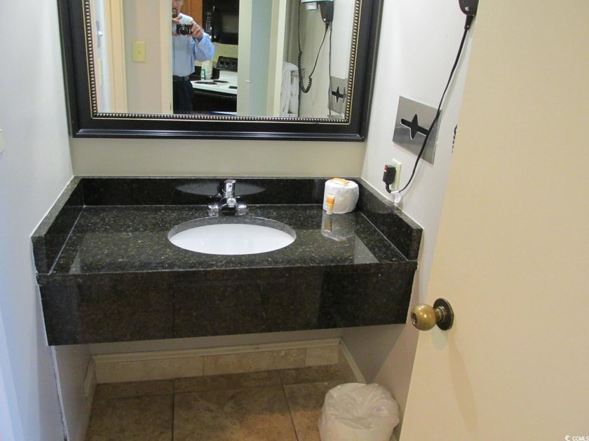 King oceanview unit with large balcony, private bedroom; Murphy - photo 17