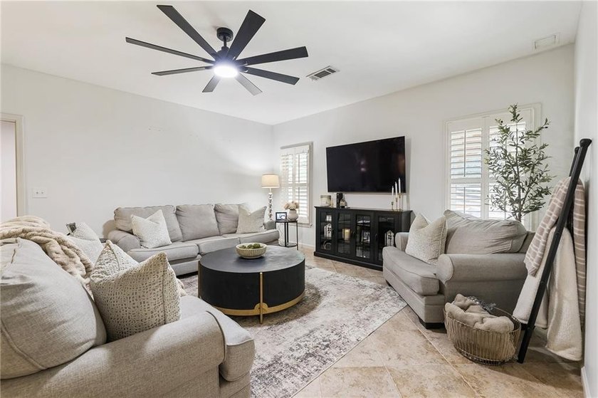 Welcome home to this beautifully maintained ranch with a - photo 29