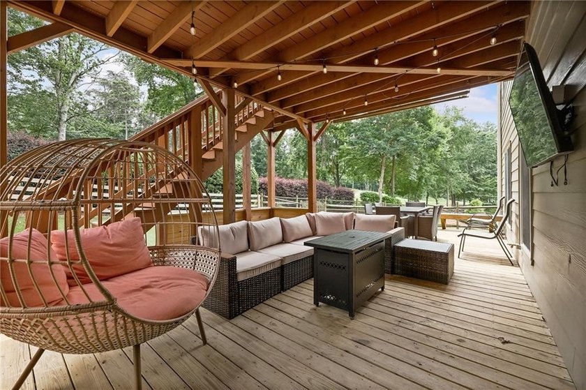 Welcome home to this beautifully maintained ranch with a - photo 41