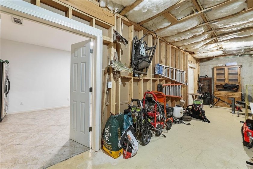 Welcome home to this beautifully maintained ranch with a - photo 43