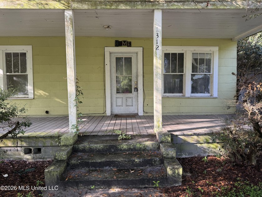 Investor Opportunity - Duplex with Income Potential This duplex - photo 2