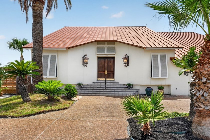 Perfectly positioned on the shores of Aransas Bay, this - photo 8