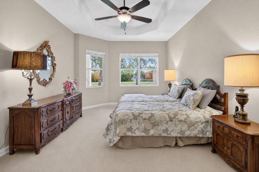 Welcome to this beautifully maintained 3-bedroom, 2.5-bath - photo 11
