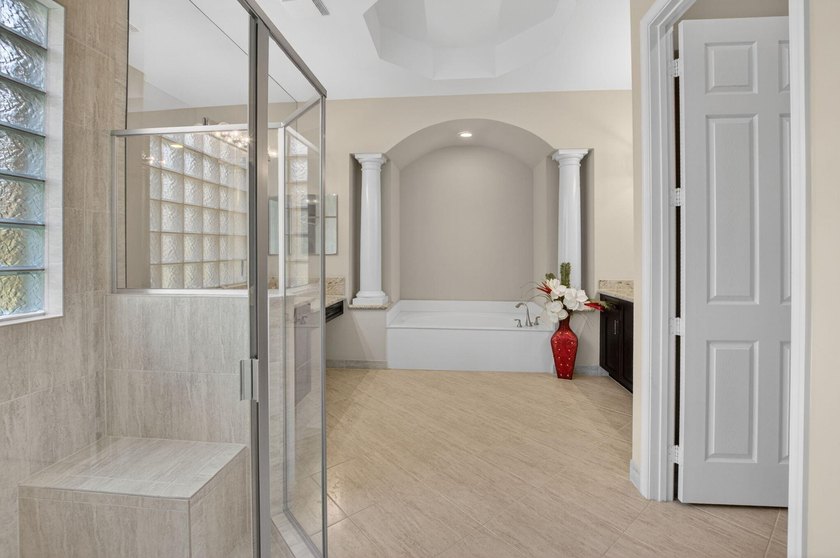 Welcome to this beautifully maintained 3-bedroom, 2.5-bath - photo 13