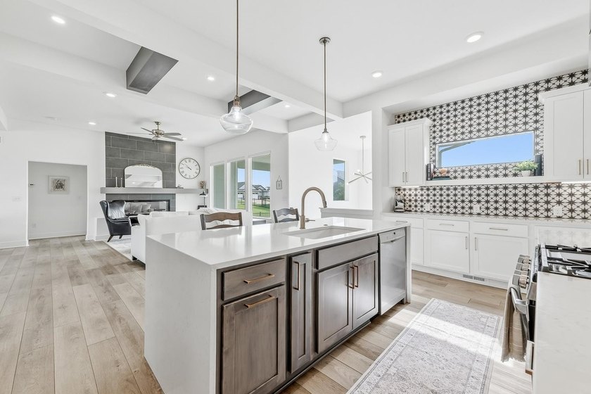 This stunning 5-bedroom, 3-bathroom home offers the perfect - photo 13