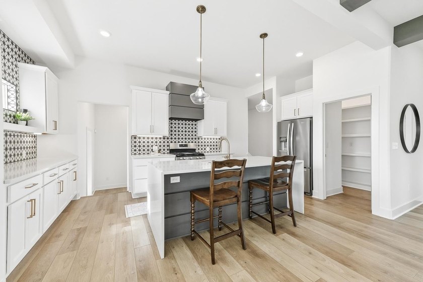 This stunning 5-bedroom, 3-bathroom home offers the perfect - photo 15
