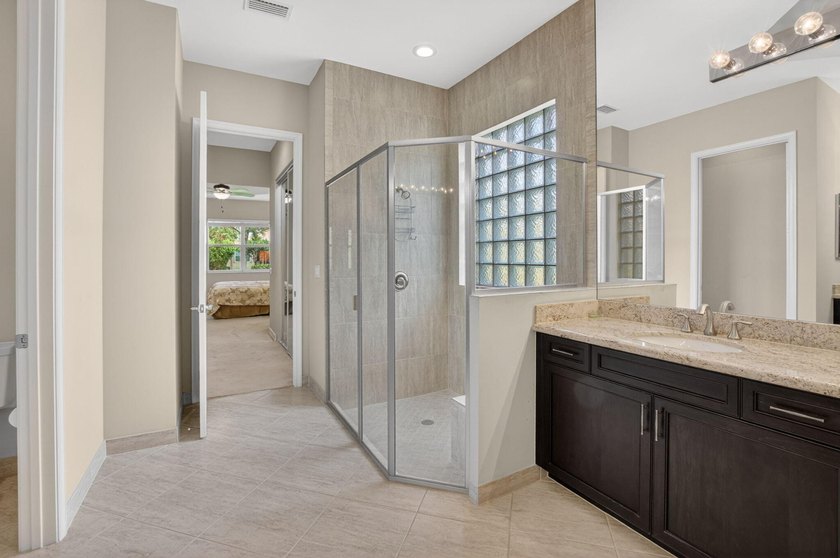 Welcome to this beautifully maintained 3-bedroom, 2.5-bath - photo 16