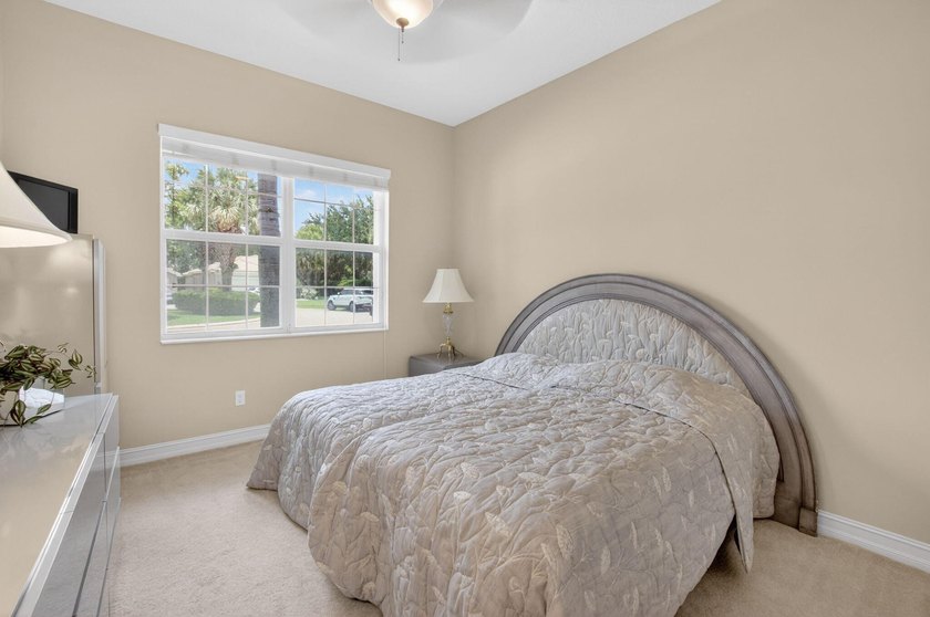 Welcome to this beautifully maintained 3-bedroom, 2.5-bath - photo 17
