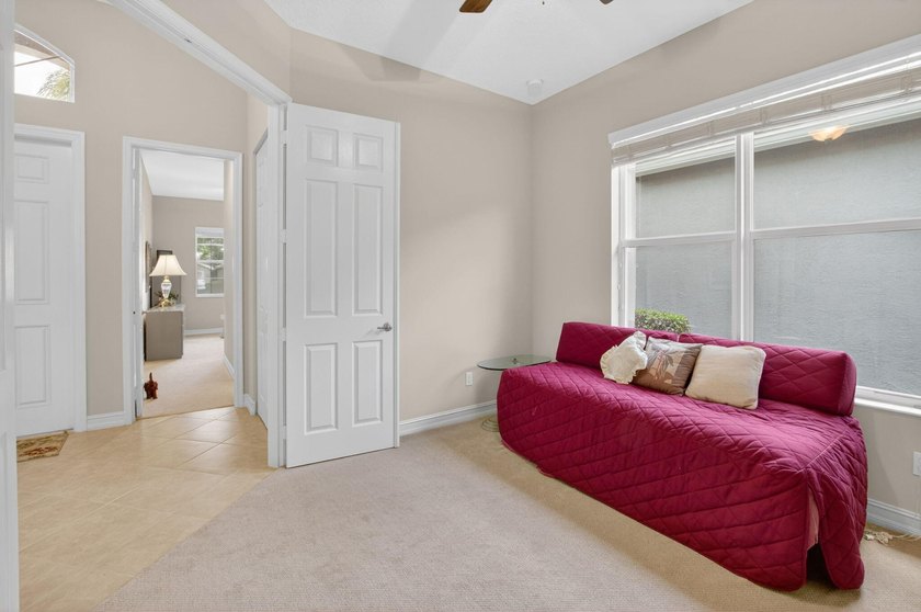 Welcome to this beautifully maintained 3-bedroom, 2.5-bath - photo 20