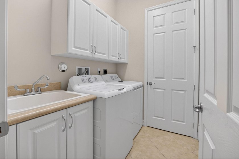 Welcome to this beautifully maintained 3-bedroom, 2.5-bath - photo 22