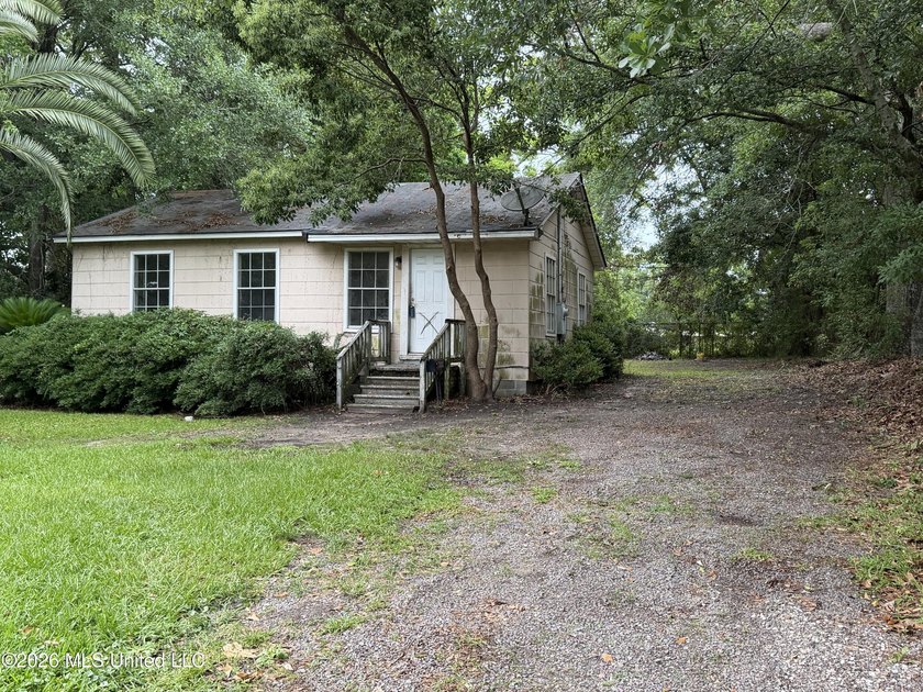 Investor Special - Fixer-Upper with Strong Potential in - photo 3
