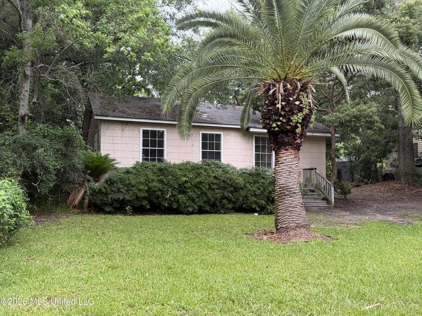 Investor Special - Fixer-Upper with Strong Potential in - photo 4