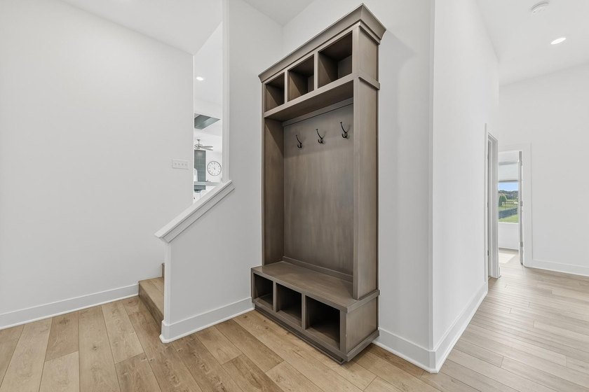 This stunning 5-bedroom, 3-bathroom home offers the perfect - photo 26