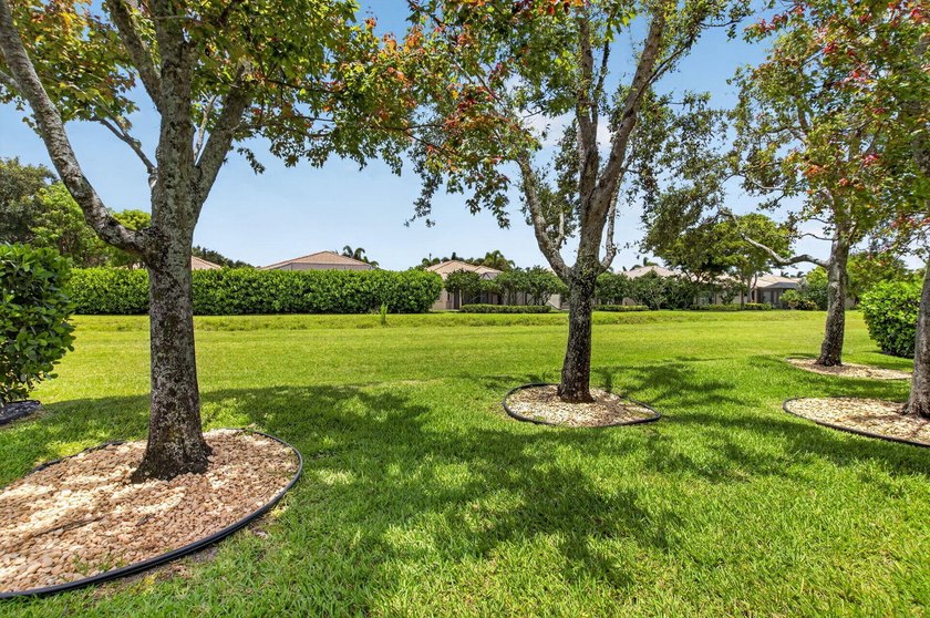 Welcome to this beautifully maintained 3-bedroom, 2.5-bath - photo 28