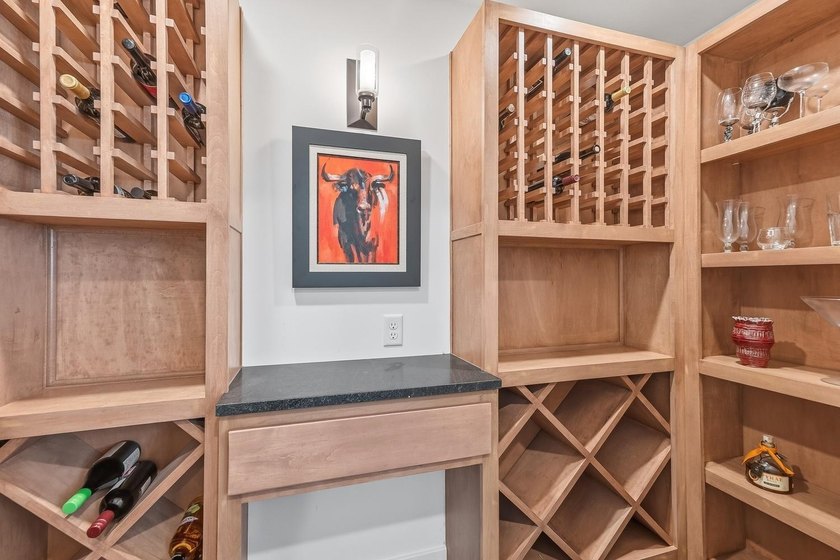 This stunning 5-bedroom, 3-bathroom home offers the perfect - photo 31