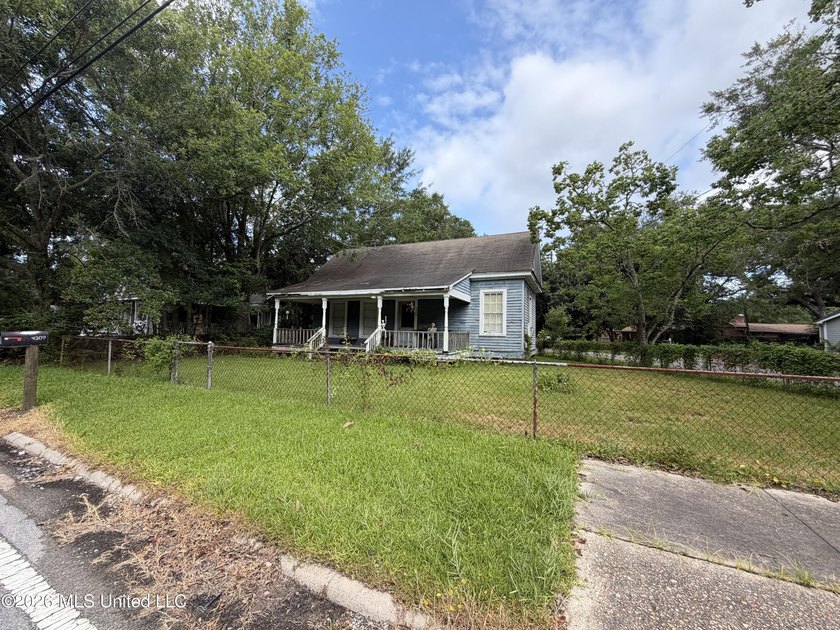 Investor Opportunity - Long-Term Tenant in Place &amp; No Flood - photo 2
