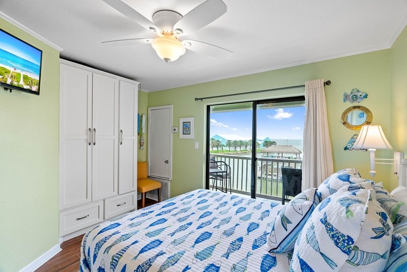 Warning: You may never want to leave! Perched on the third floor - photo 10
