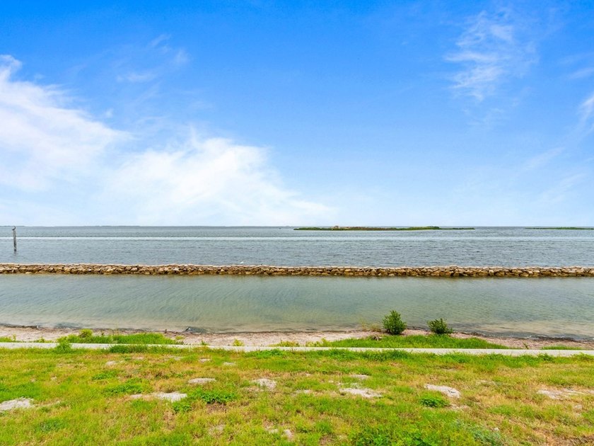 Discover an exceptional bayfront homesite in the prestigious - photo 3