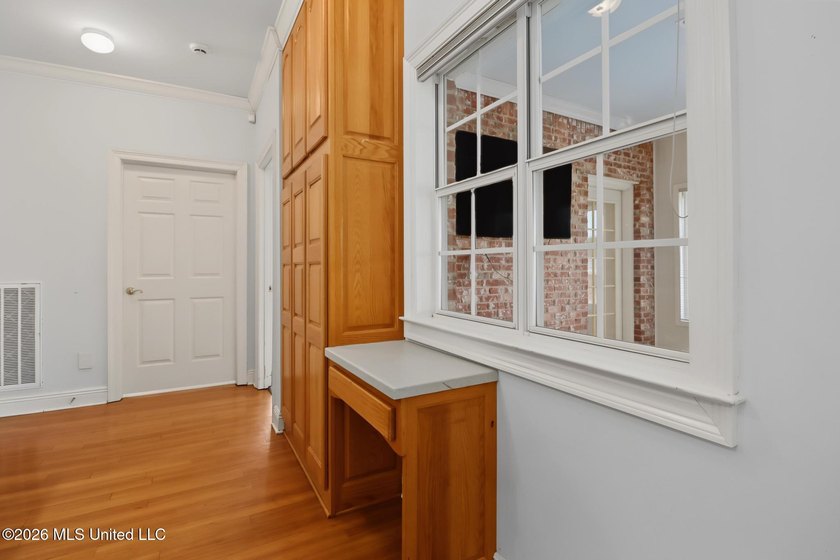 Spacious 4-bedroom, 2-bath home conveniently located between Hwy - photo 9