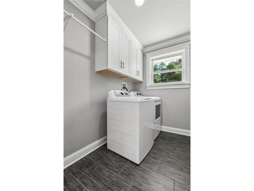 Welcome to 123 W Pinewood in Slidell! Renovated in 2023, this - photo 11