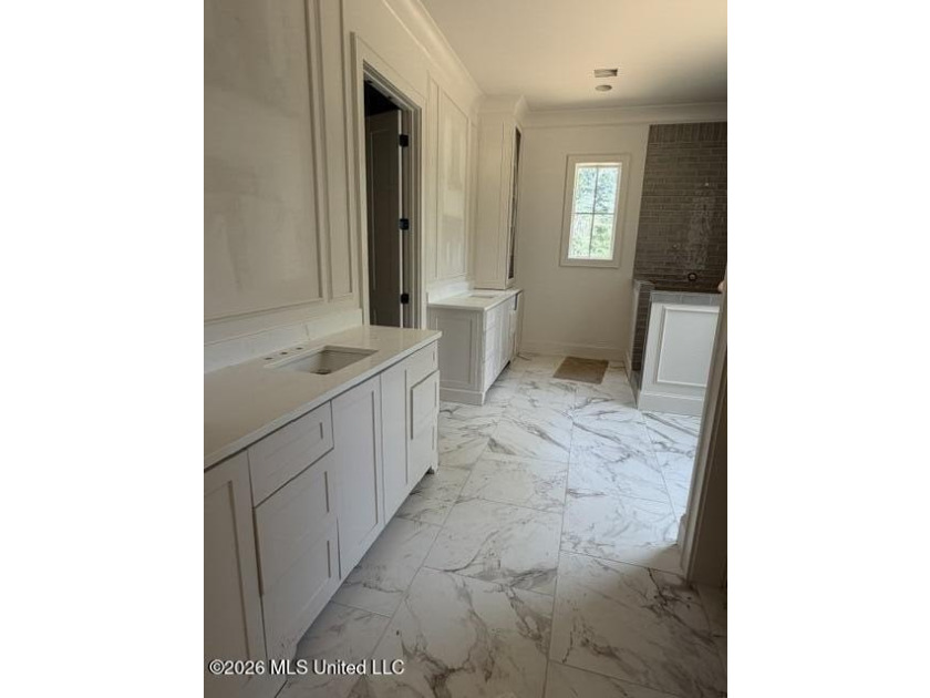 Welcome to this exceptional 5-bedroom, 4.5-bath home nestled in - photo 14