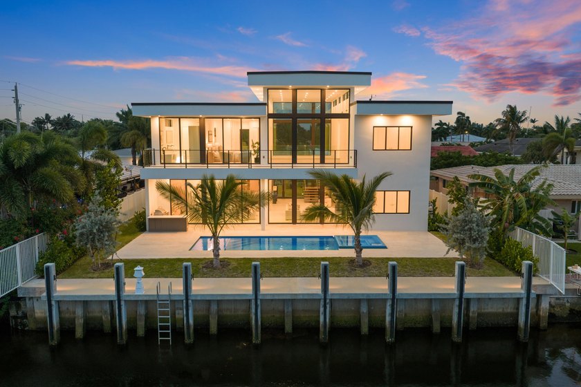 Brand-new modern waterfront estate offering the ultimate South - photo 3