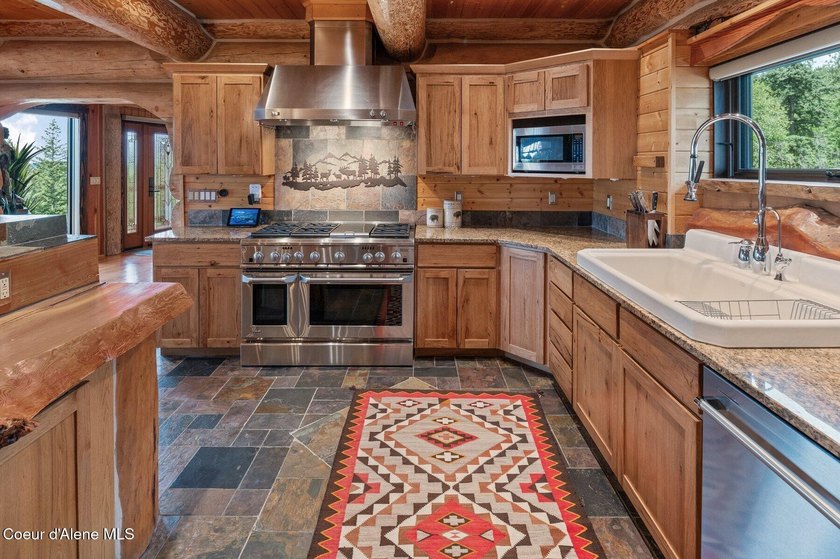 Welcome to Painted Rose Ranch, a remarkable mountain estate - photo 14