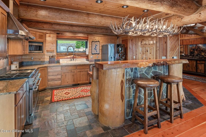 Welcome to Painted Rose Ranch, a remarkable mountain estate - photo 18
