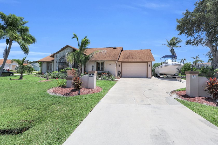 Beautifully maintained 3-bedroom, 2-bathroom, 1-car garage home - photo 3