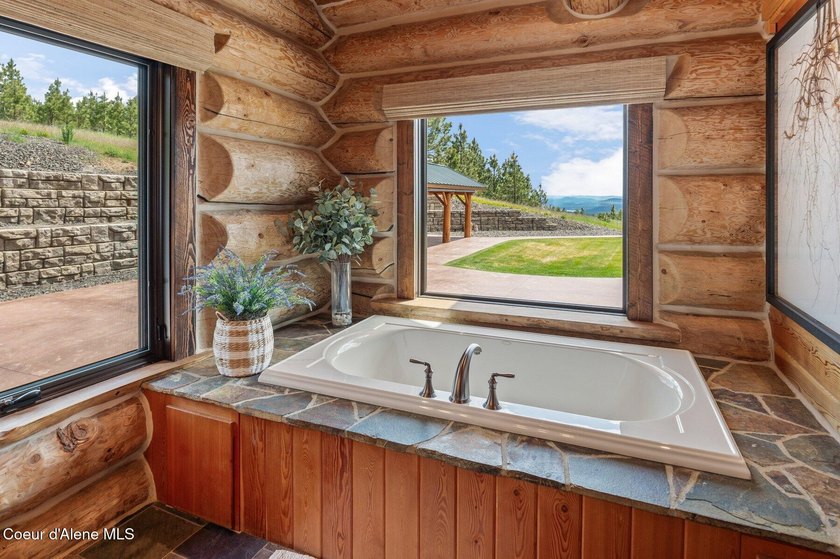 Welcome to Painted Rose Ranch, a remarkable mountain estate - photo 25