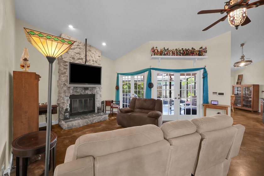 Beautifully maintained 3-bedroom, 2-bathroom, 1-car garage home - photo 8