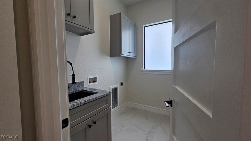 $$$ MOTIVATED SELLER !!! SEMI-CUSTOM BUILD WITH PLENTY OF - photo 36