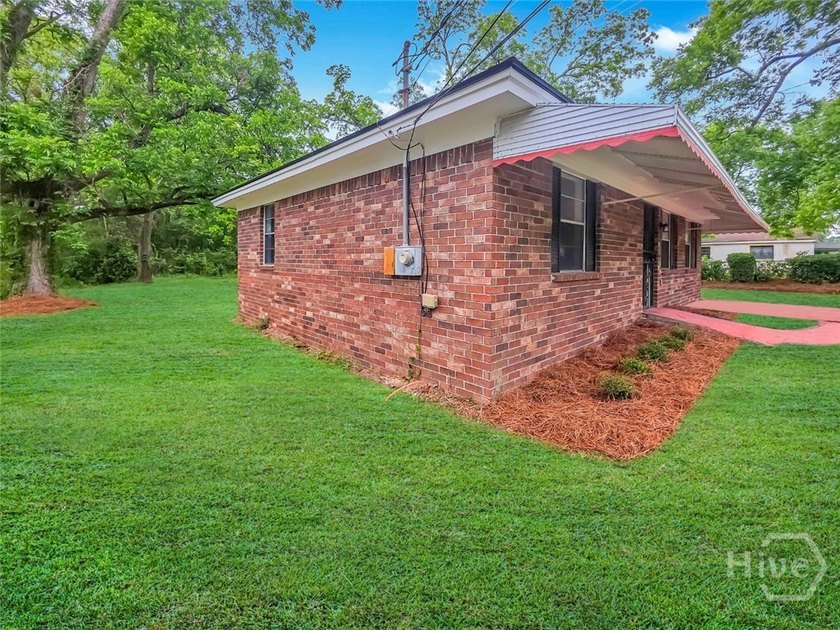 Come home to this recently renovated, all-brick, move-in-ready - photo 2