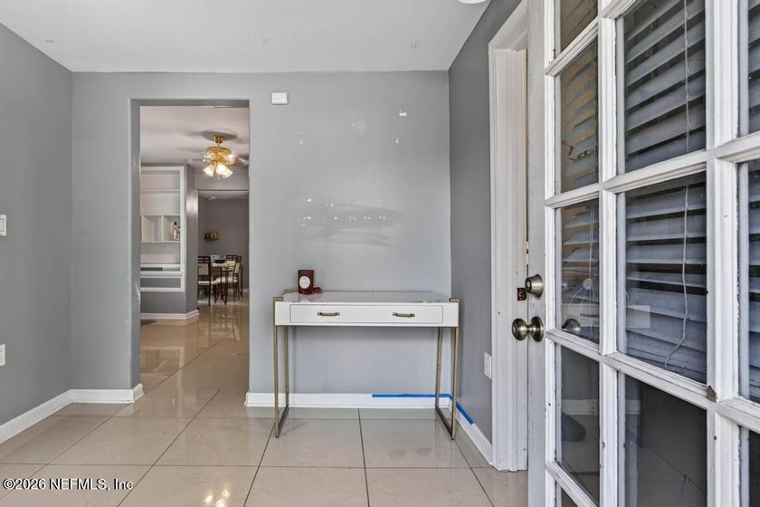 Bring your vision and unlock the potential of this 3-bedroom - photo 4