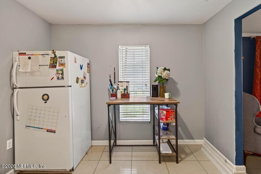 Bring your vision and unlock the potential of this 3-bedroom - photo 7