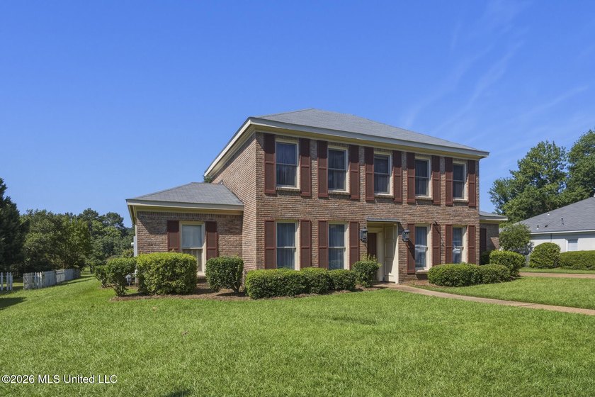 Welcome to 1025 Northpointe Drive in Jackson! This spacious - photo 2