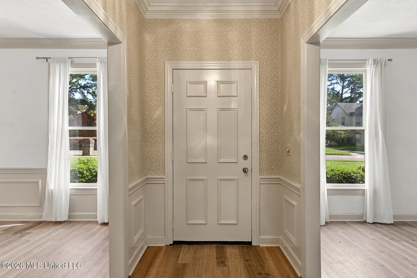 Welcome to 1025 Northpointe Drive in Jackson! This spacious - photo 4