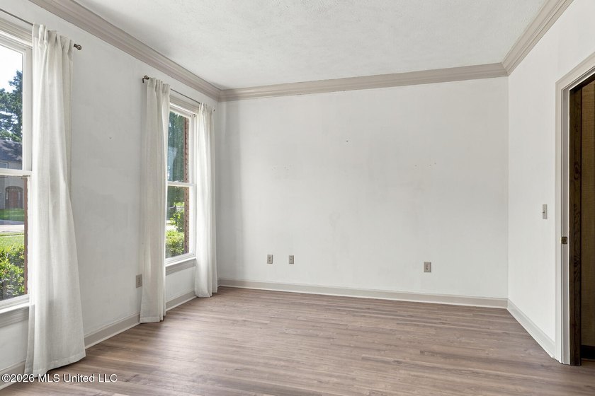 Welcome to 1025 Northpointe Drive in Jackson! This spacious - photo 5