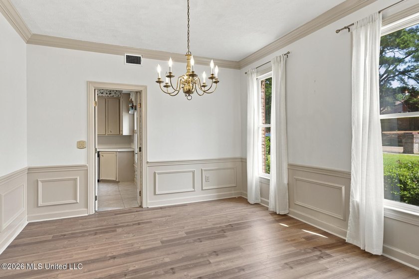 Welcome to 1025 Northpointe Drive in Jackson! This spacious - photo 6