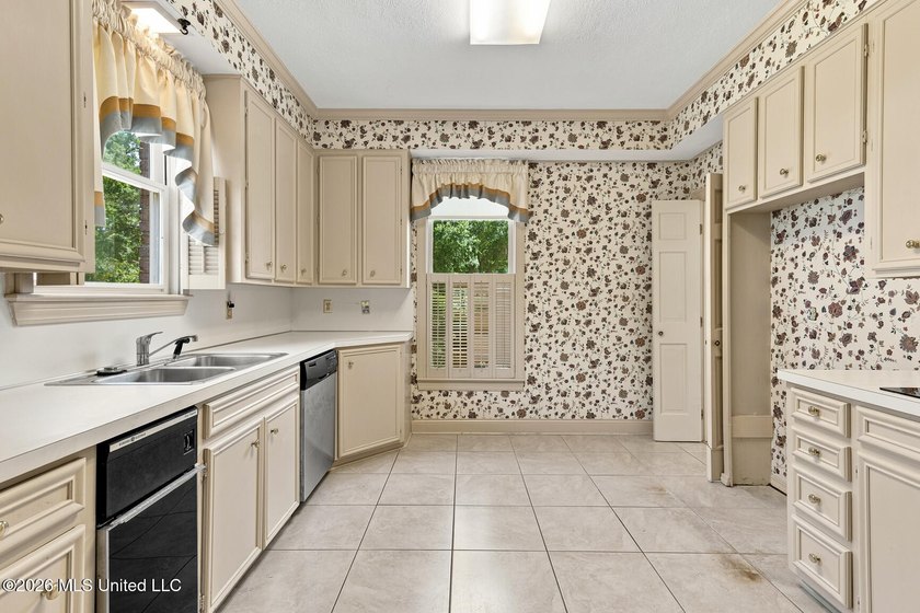 Welcome to 1025 Northpointe Drive in Jackson! This spacious - photo 10